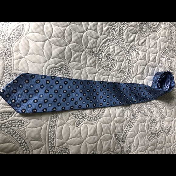 Tommy Hilfiger tie. - Picture 1 of 2